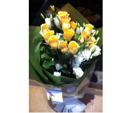 F3 WHITE LILIES WITH 6 PCS YELLOW ROSES BOUQUET